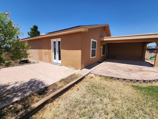 Building Photo - 1535 Vajillo Ln