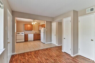 Building Photo - 467 S Holmes Ave