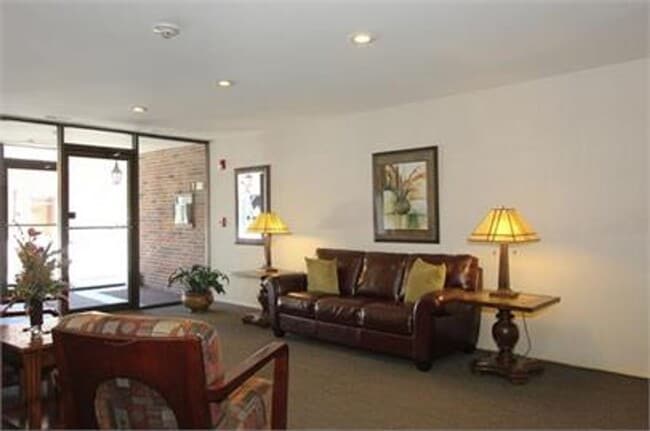 Building Photo - 434 Clinton Pl