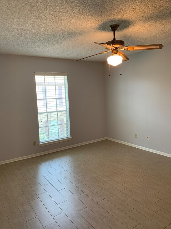 Building Photo - 2120 El Paseo St