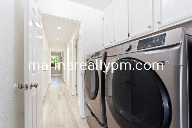 Building Photo - Home Sweet home-Beautiful remolded 3 bedroom 2 bathroom