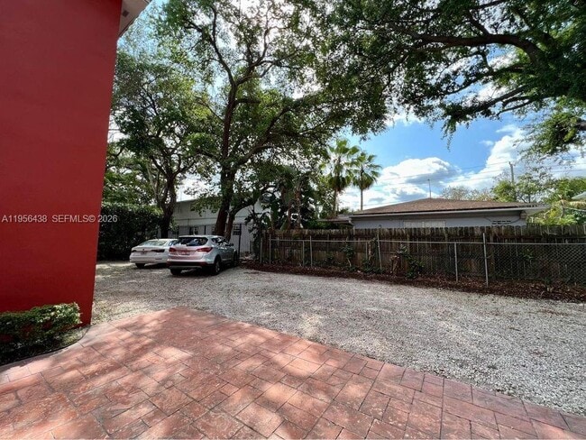 Building Photo - 544 NE 62nd St