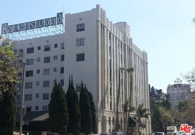 Building Photo - 570 N Rossmore Ave