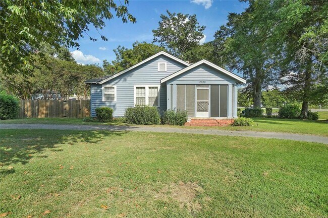 Primary Photo - 2308 Cherokee Dr