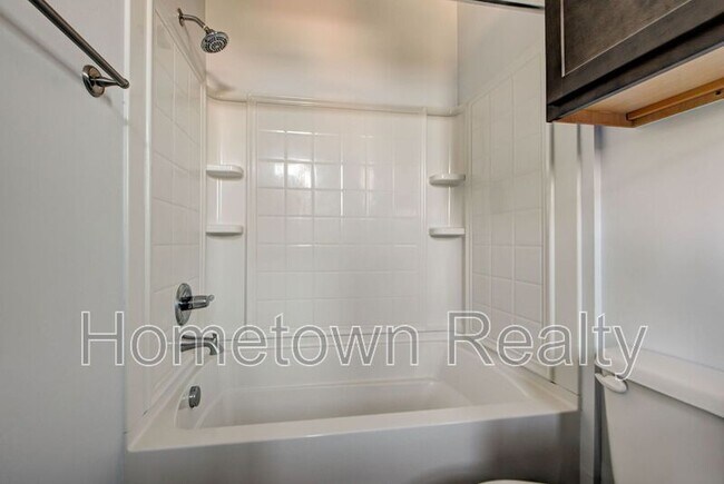 Building Photo - 459 S Fretz Ave