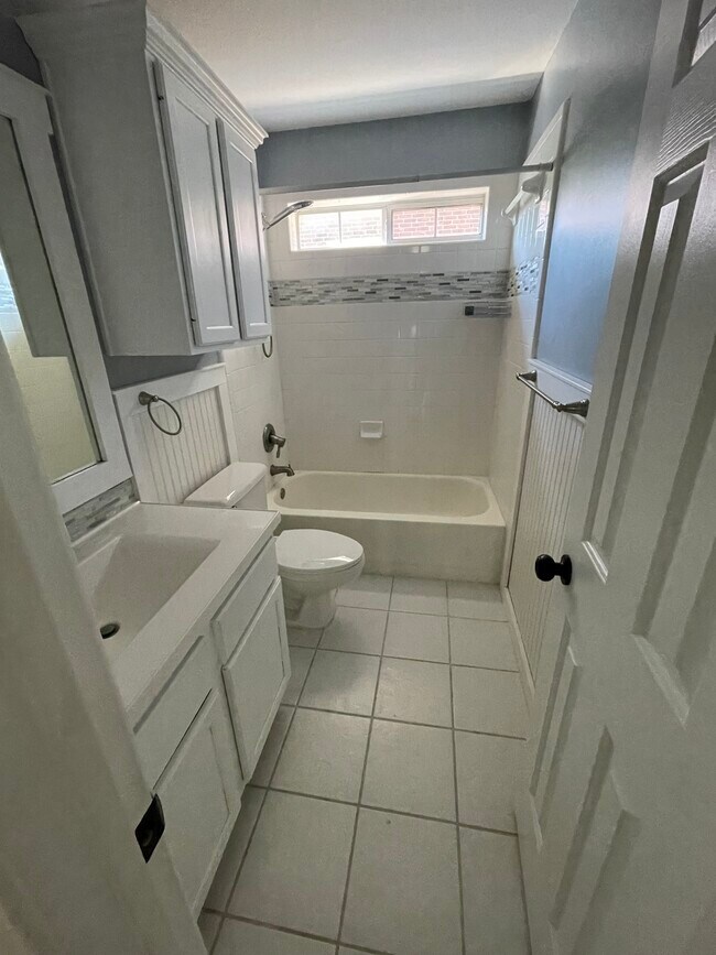 Building Photo - 7266 Piping Rock Rd