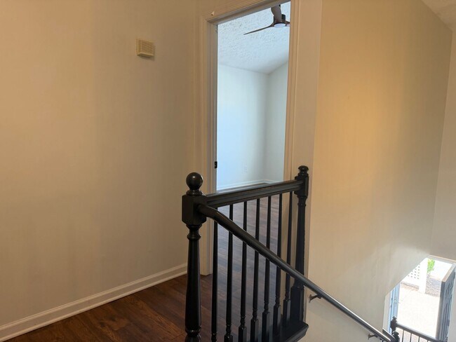 Building Photo - 2BR Townhome in Franklin