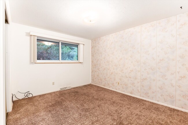 Building Photo - Vintage 5 bed Home in Green Mountain Estat...