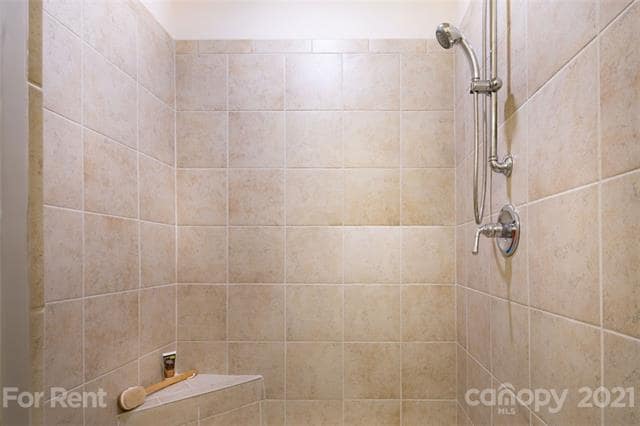 Building Photo - 9921 Holly Center Dr