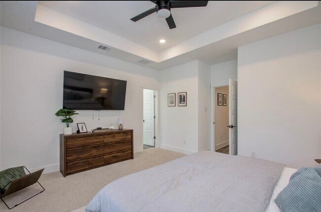 Building Photo - 778 W Tidwell Rd