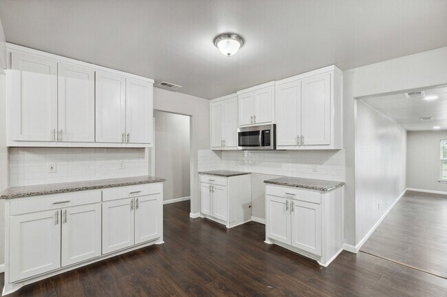 Building Photo - 4016 Winfield Ave