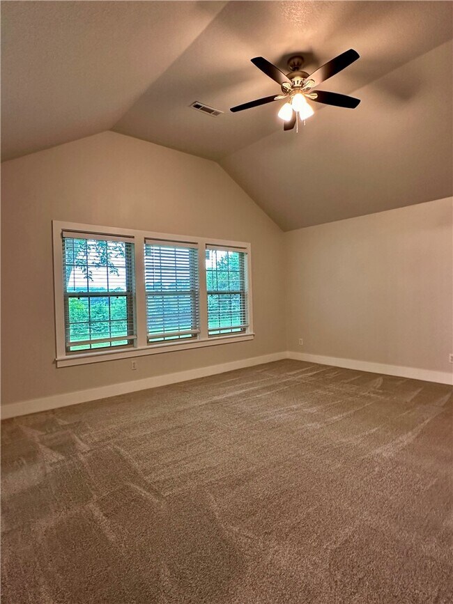 Building Photo - 2137 E Stanwyk Dr