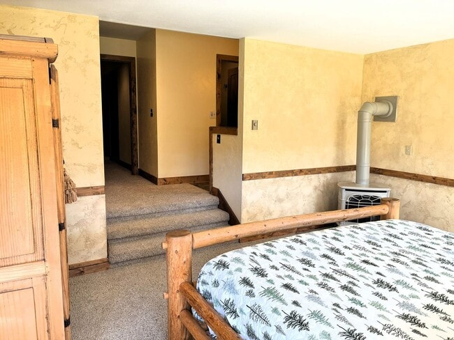 Building Photo - 374 B Ensign Dr