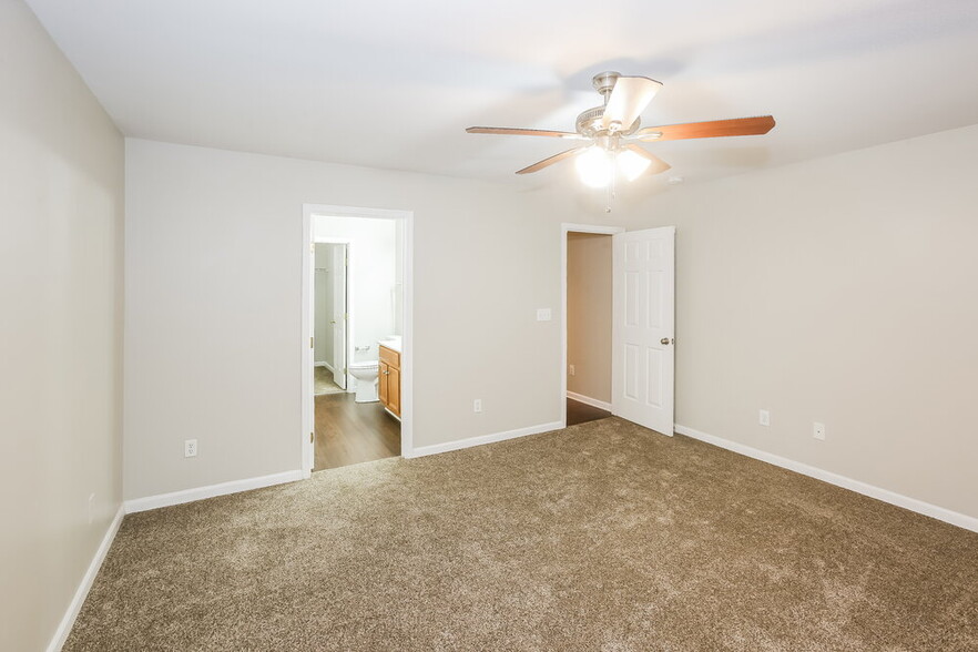 Building Photo - 3425 Stoney Garden Dr