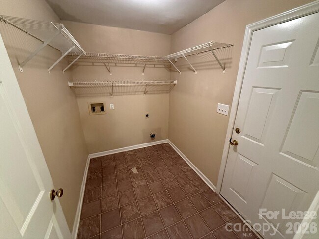 Building Photo - 9423 Fairmead Dr