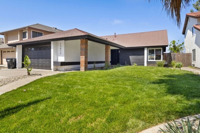 Building Photo - Beautifully Renovated 3 Bed/2 Bath Home in...