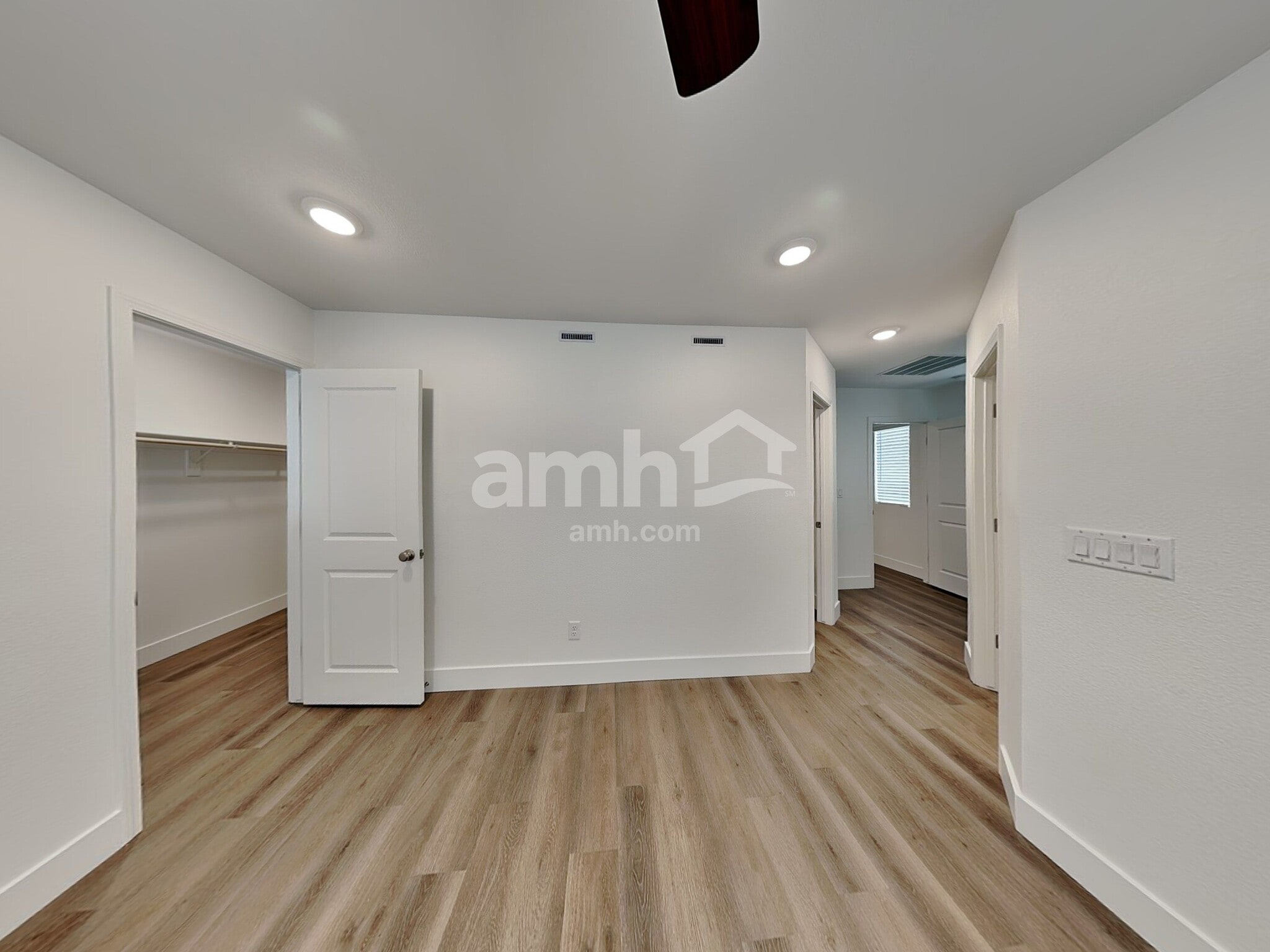 Building Photo - 11111 Magallanes St
