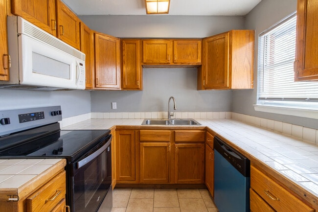 Building Photo - 1708 Cimarron Trail