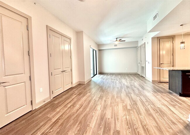 Building Photo - 9787 Katy Fwy