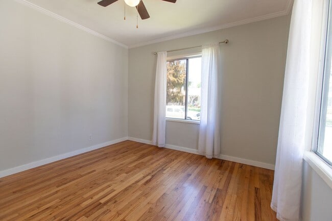 Building Photo - Lakewood Home, 2 Bedroom, 1 Bath with GREAT Backyard Space!