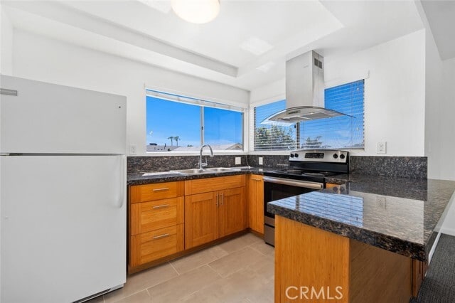 Building Photo - 585 Glenneyre St