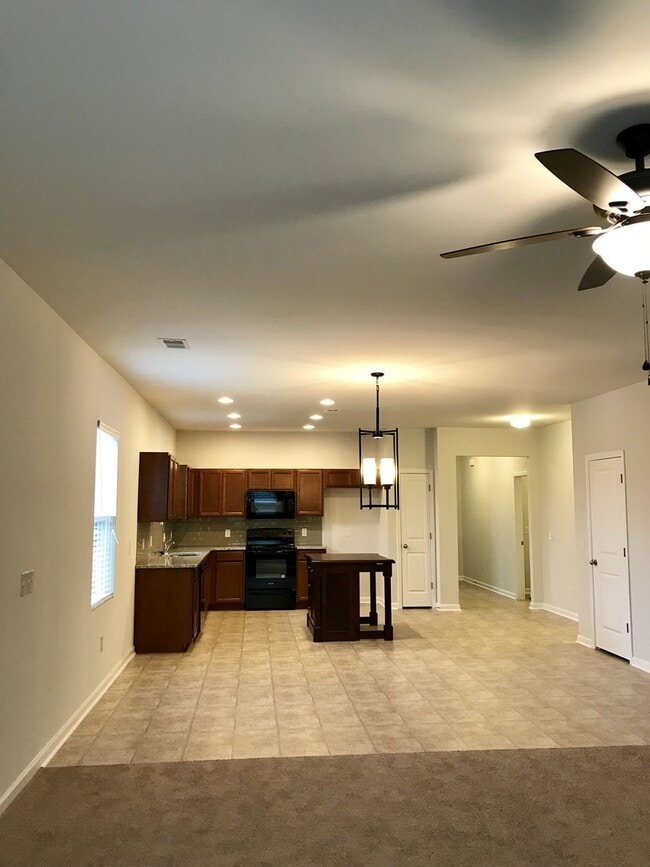 Building Photo - Stunning home in FANTASTIC location off Hwy 90 in Heritage Preserve!