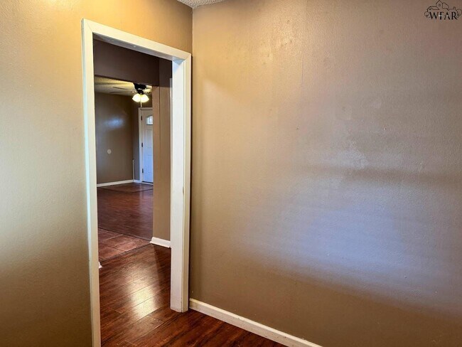 Building Photo - 4130 Lavell Ave