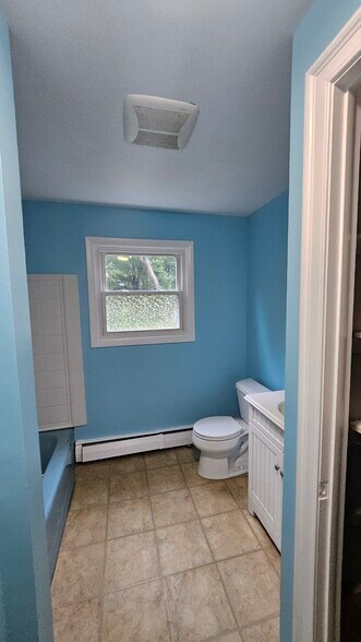 Upstairs Bathroom - 5 Tudor Ct W