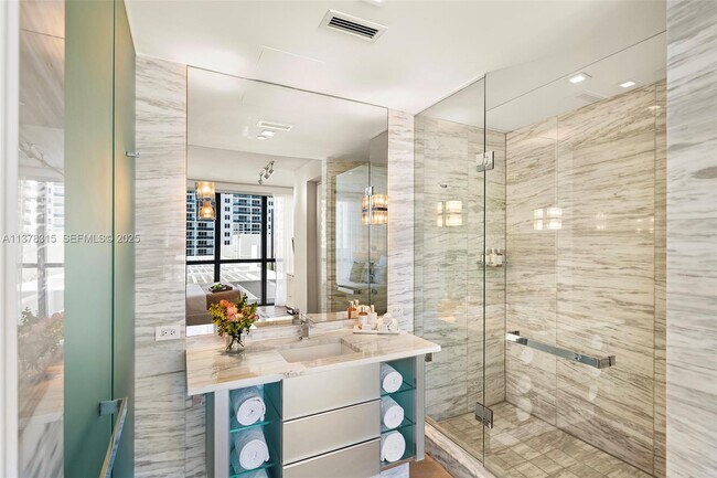 Building Photo - 2201 Collins Ave