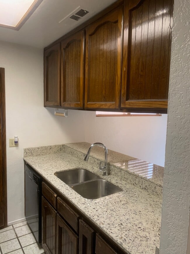 Building Photo - 1127 Bel Aire Cir