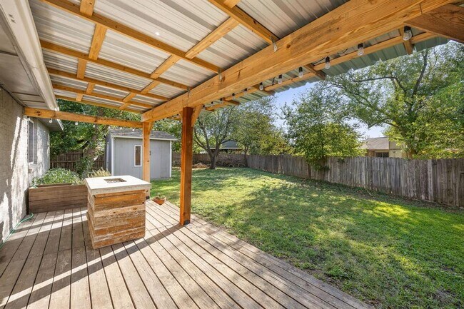 Building Photo - 1009 Rolling Green Cir