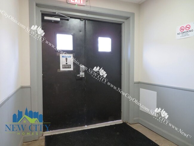 Building Photo - 2085 Building - New Rennovated 1 & 2 bedrooms starting at $989!