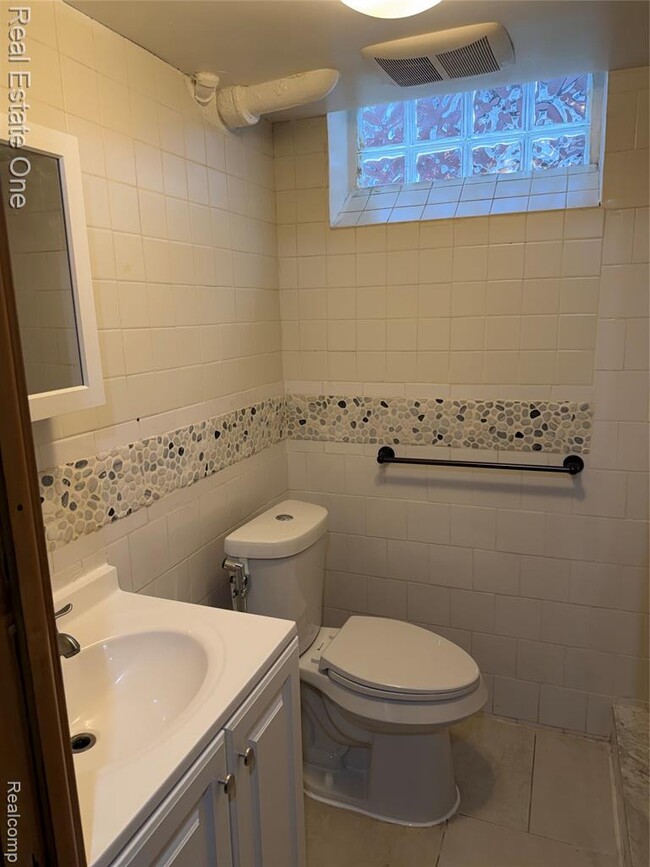 Building Photo - 6421 Oakman Blvd