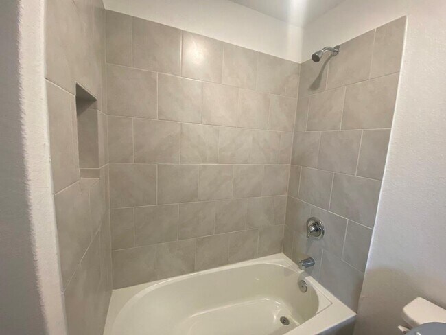 Building Photo - 309 Riverdale Dr