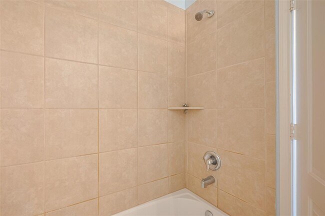 Building Photo - 5123 Oak Briar Ln
