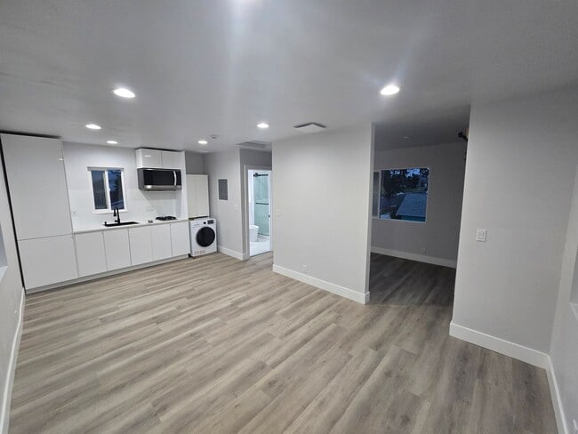 Building Photo - Beautiful new ADU for lease