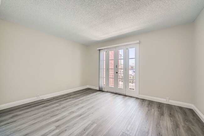 Building Photo - Golf course views in LVCC