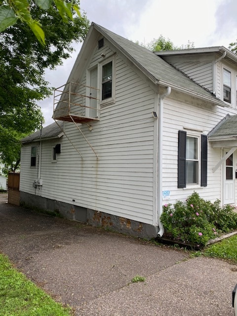 Building Photo - Main St