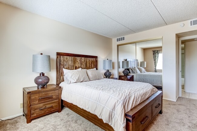 Building Photo - Old Town Scottsdale Condo with a View! Furnished