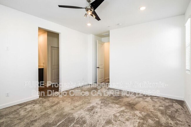 Building Photo - 812 Mateo St