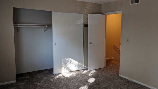 Building Photo - AUGUST 2026!!!  2 bedroom, 1.5 bath 2-story condo in Coralville