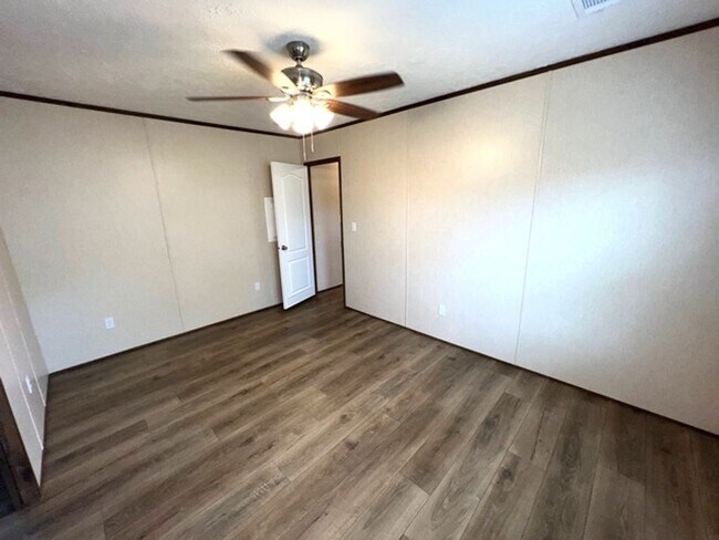 Building Photo - University Estates 63