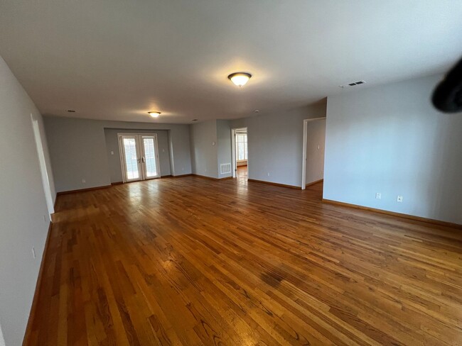 Building Photo - 2 Bedroom 1 Bath Home for Rent in Friendly...