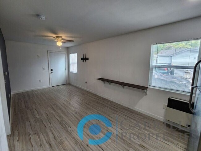 Building Photo - 1307 Division St