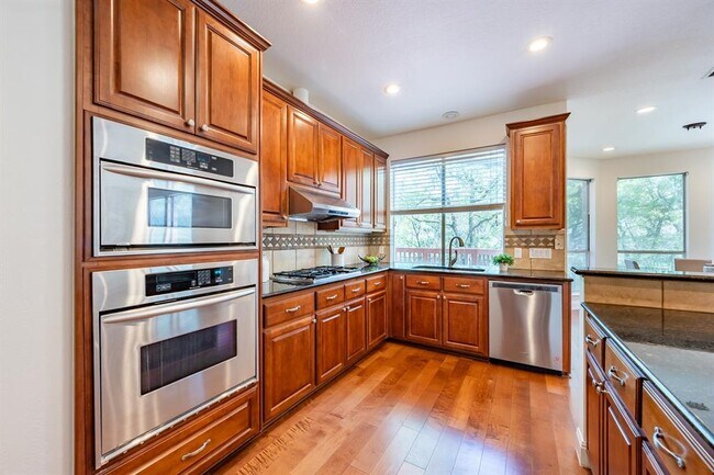 Building Photo - 7724 Yaupon Dr
