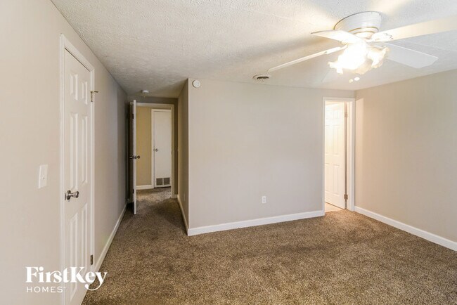Building Photo - 1052 Adrian Cir SW