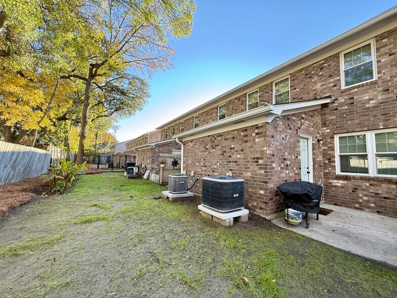 Building Photo - 272 Fleming Rd