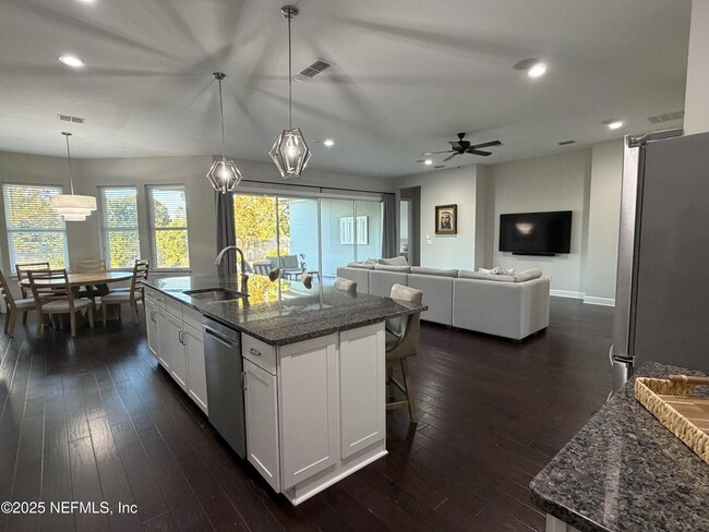 Building Photo - 168 Bronson Pkwy