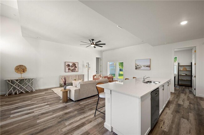 Building Photo - 1515 Nelson Rd N