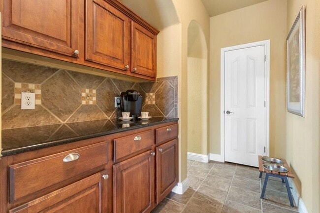 Building Photo - 1442 River Forest Dr